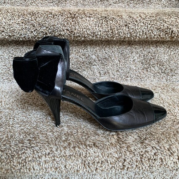 Chanel Women's Black/Bronze Velvet Bow Pumps. - Picture 1 of 14